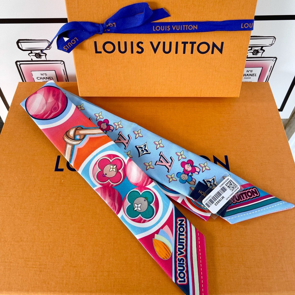 💙Louis Vuitton Blue Monogram Vivienne Twilly💙